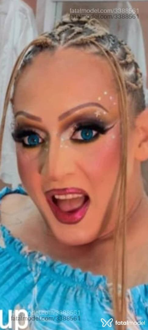Acompanhante mulher trans loira (o) de olhos castanhos - Verônica