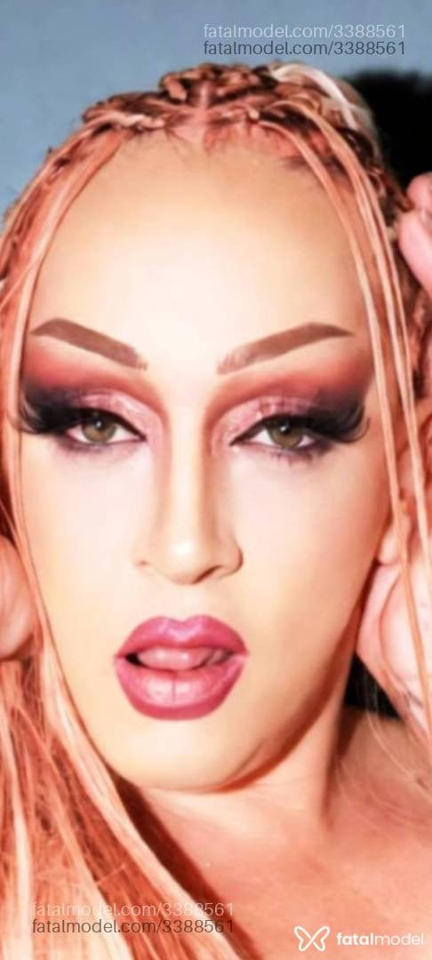 Acompanhante mulher trans loira (o) de olhos castanhos - Verônica