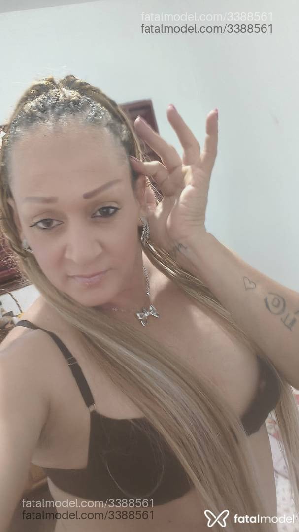 Acompanhante mulher trans loira (o) de olhos castanhos - Verônica