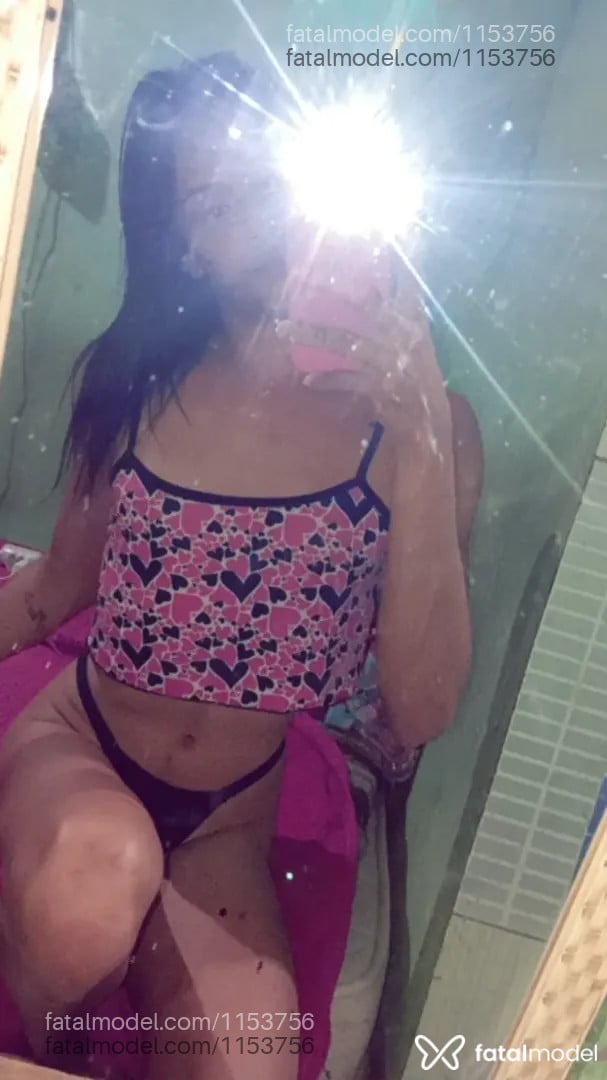 Acompanhante travesti morena (o) de olhos castanhos - Ellem