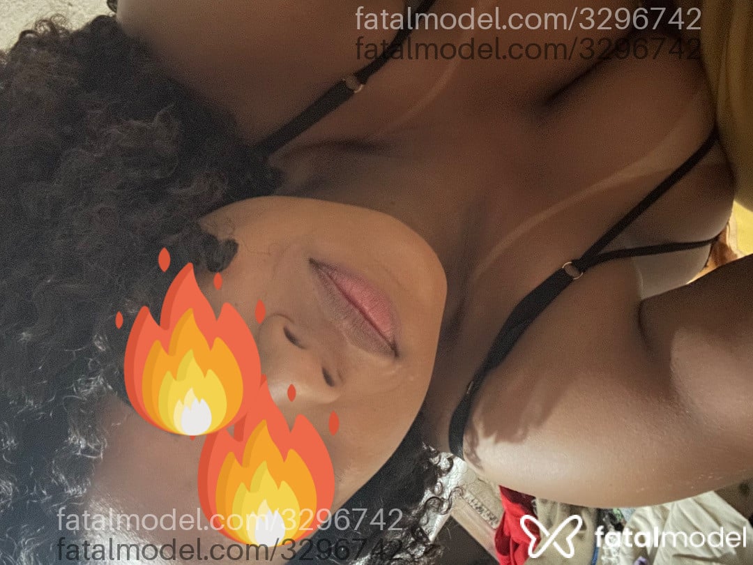 Acompanhante mulher com cabelo castanho de olhos castanhos - Bruna