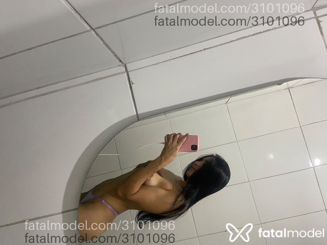 Acompanhante mulher morena (o) de olhos castanhos - Rebecca Queiroz