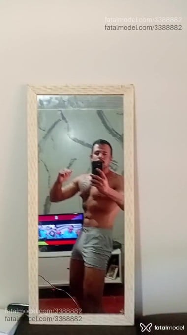 Acompanhante homem com cabelo castanho de olhos pretos - Marcelo Bigode