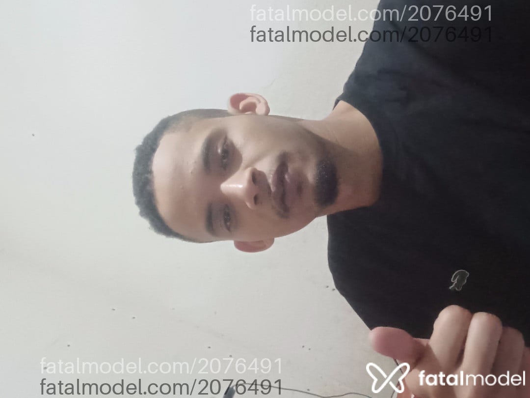 Acompanhante homem morena (o) de olhos castanhos - Kevin