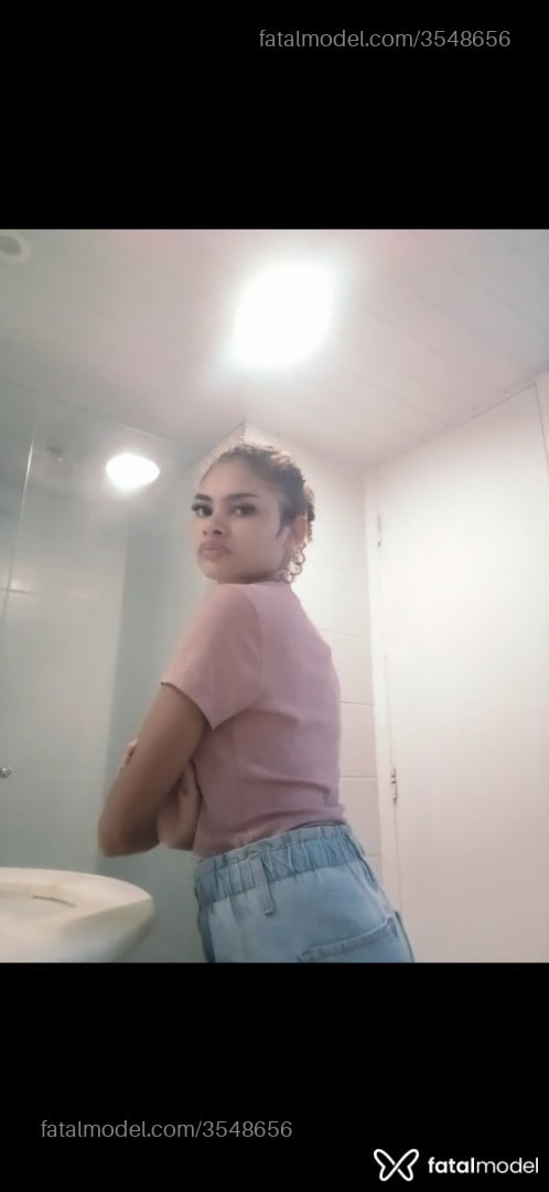 Acompanhante mulher com cabelo castanho de olhos castanhos - Morena