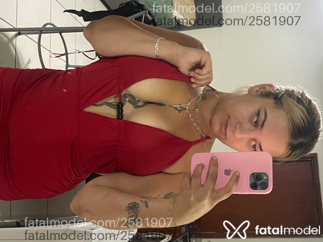 Acompanhante mulher morena (o) de olhos castanhos - Livinha