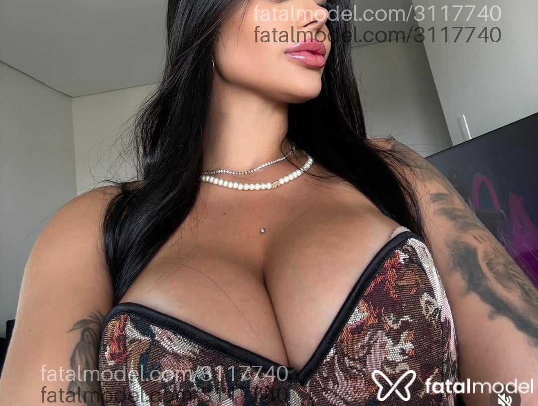 Acompanhante mulher morena (o) de olhos mel - Yasmin