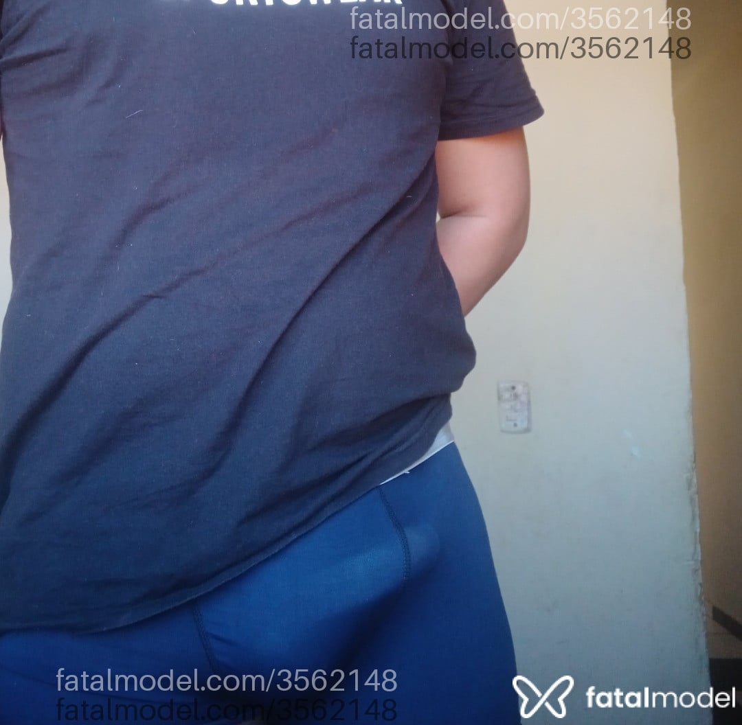 Acompanhante homem com cabelo castanho de olhos pretos - Lucas