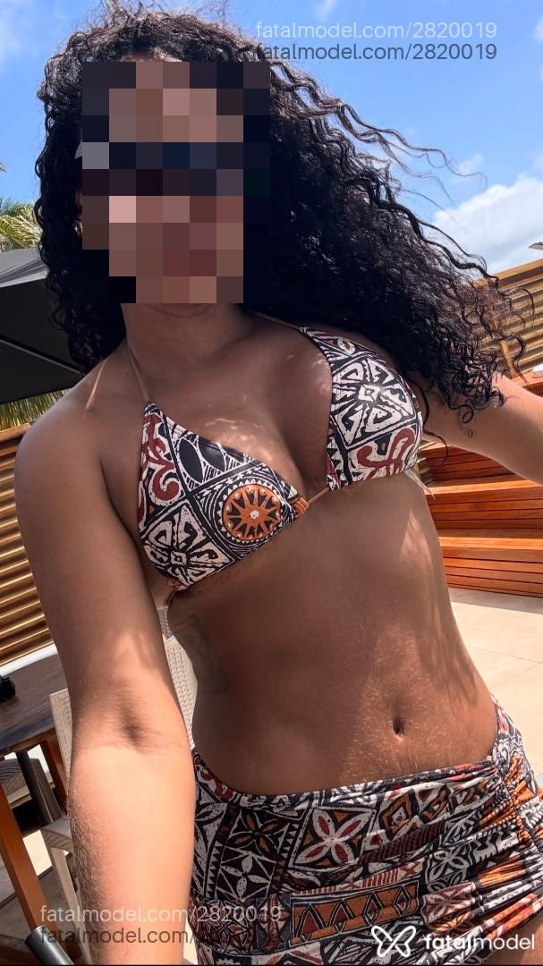 Acompanhante mulher morena (o) de olhos castanhos - Sofia