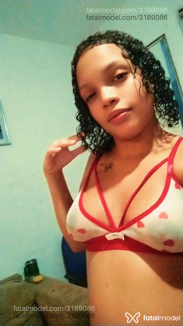 Acompanhante mulher com cabelo castanho de olhos castanhos - Júlia