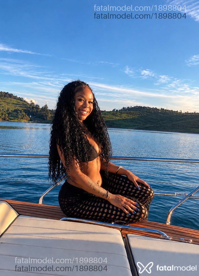 Acompanhante mulher morena (o) de olhos castanhos - Aghata Mendes