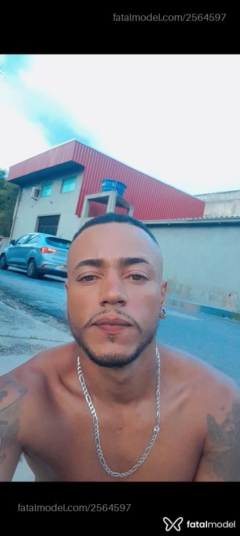 Acompanhante homem sem cabelo de olhos castanhos - Lorran