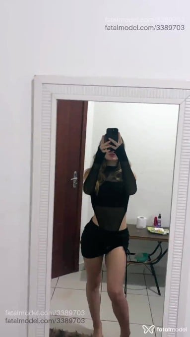 Acompanhante mulher loira (o) de olhos mel - Chloe Mendes