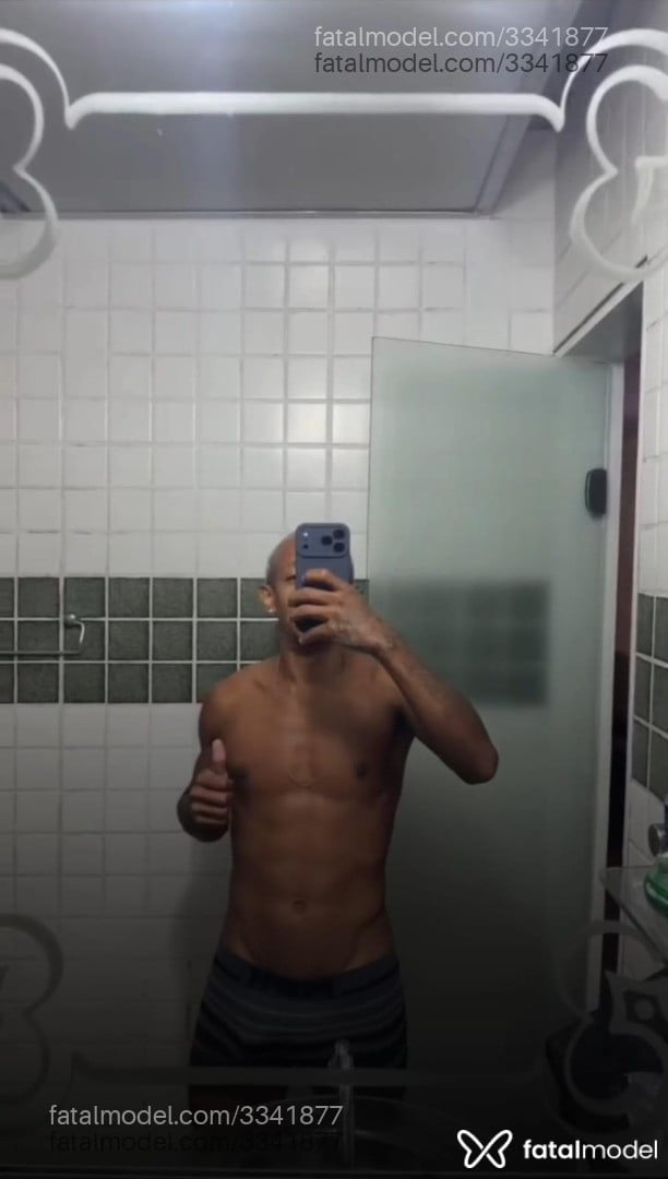 Acompanhante homem loira (o) de olhos pretos - Morenodezoito