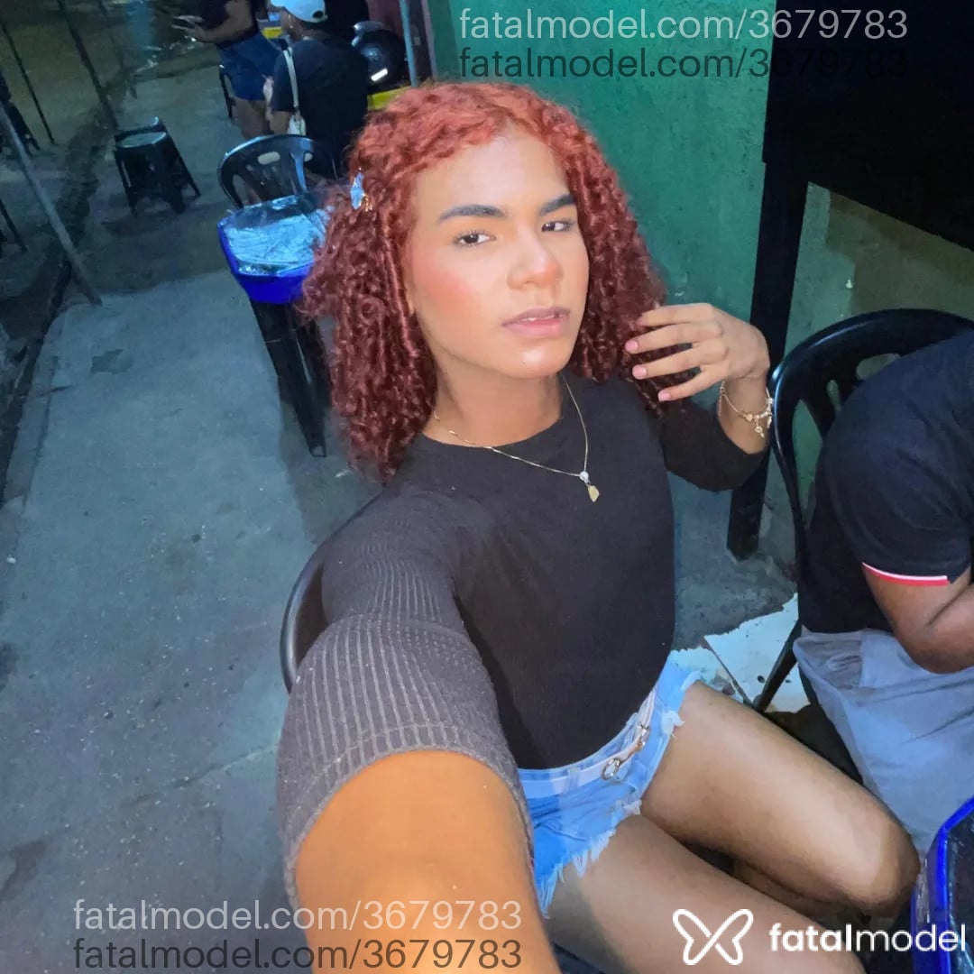 Acompanhante mulher trans ruiva (o) de olhos castanhos - Lavine Gabriely