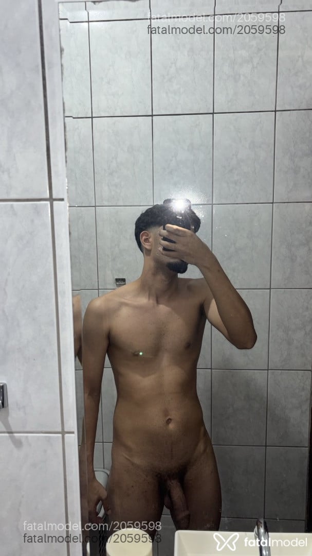 Acompanhante homem morena (o) de olhos pretos - João Fazan