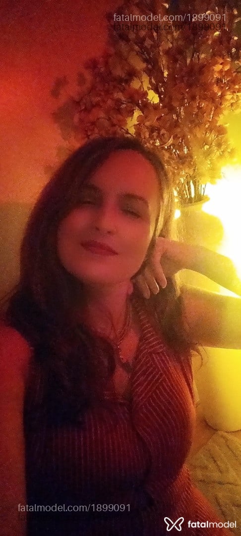 Acompanhante mulher ruiva (o) de olhos mel - Bella