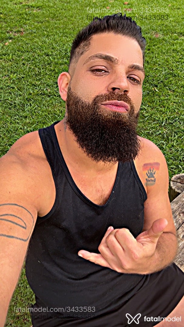 Acompanhante homem com cabelo castanho de olhos verdes - Rogger