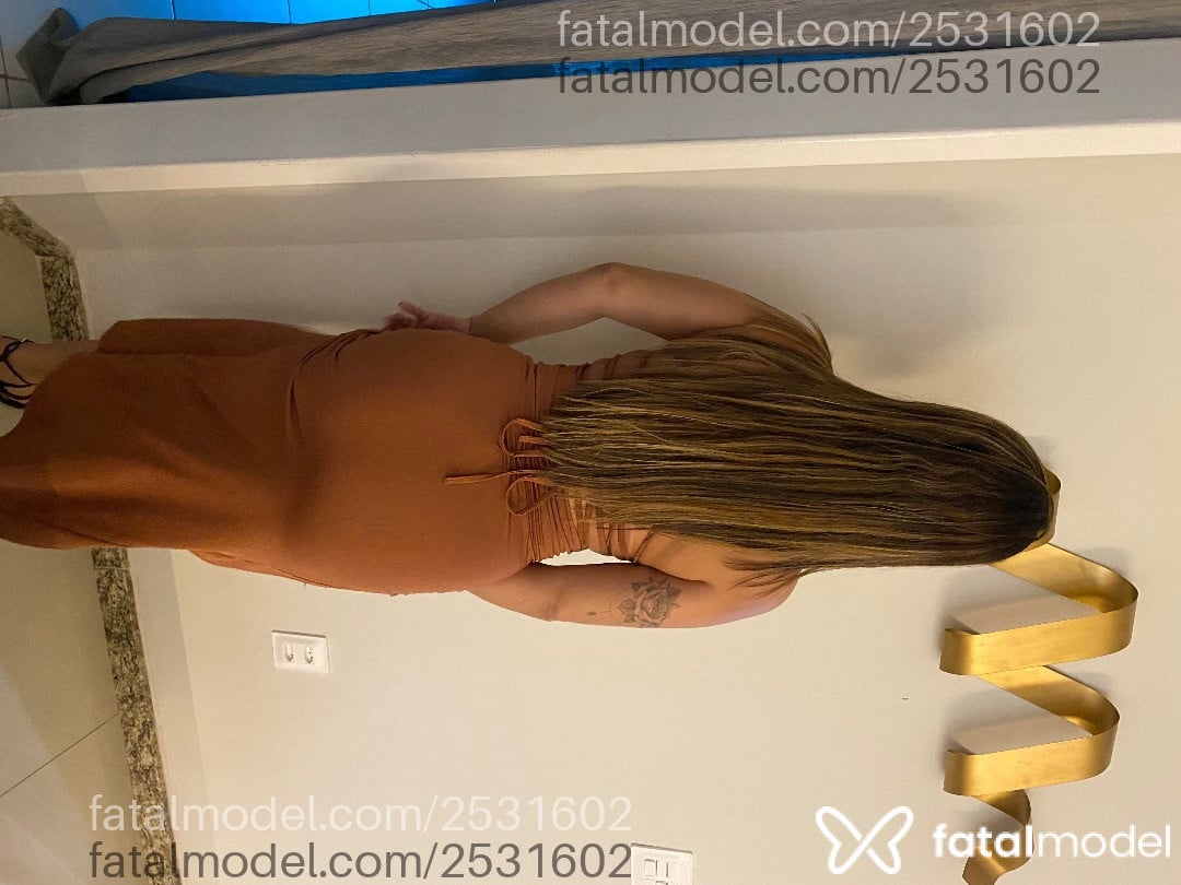 Acompanhante mulher loira (o) de olhos pretos - Alice Fernandes