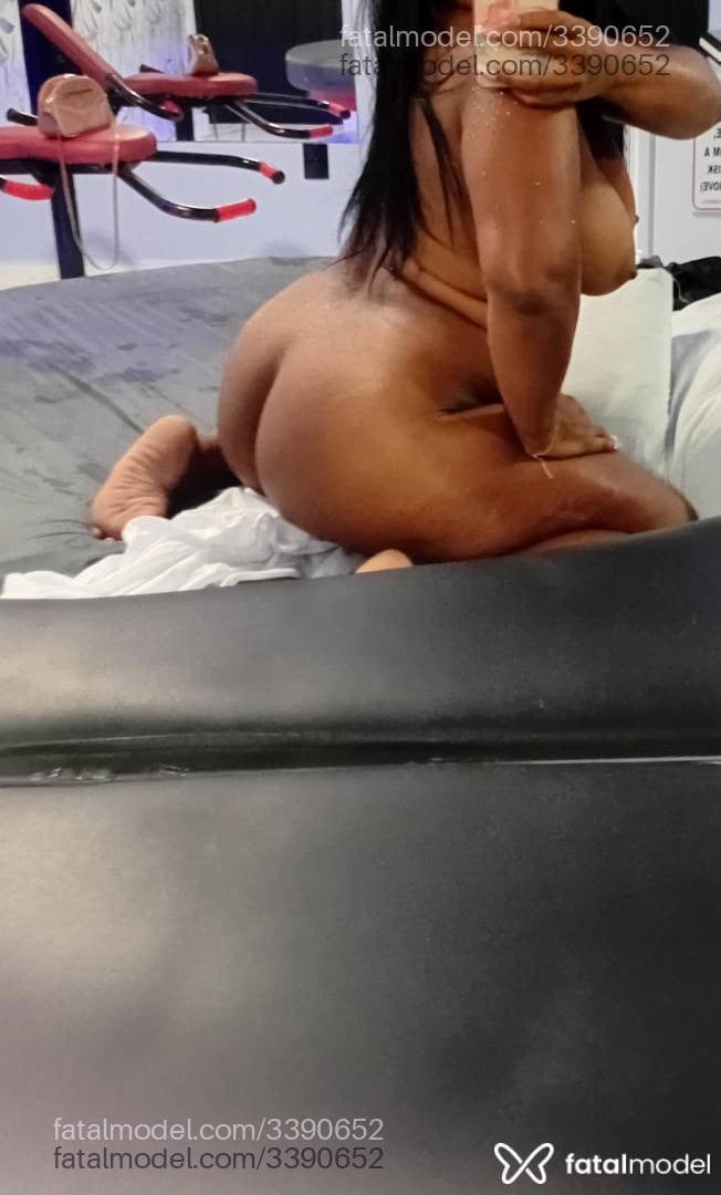 Acompanhante mulher morena (o) de olhos pretos - Samantha