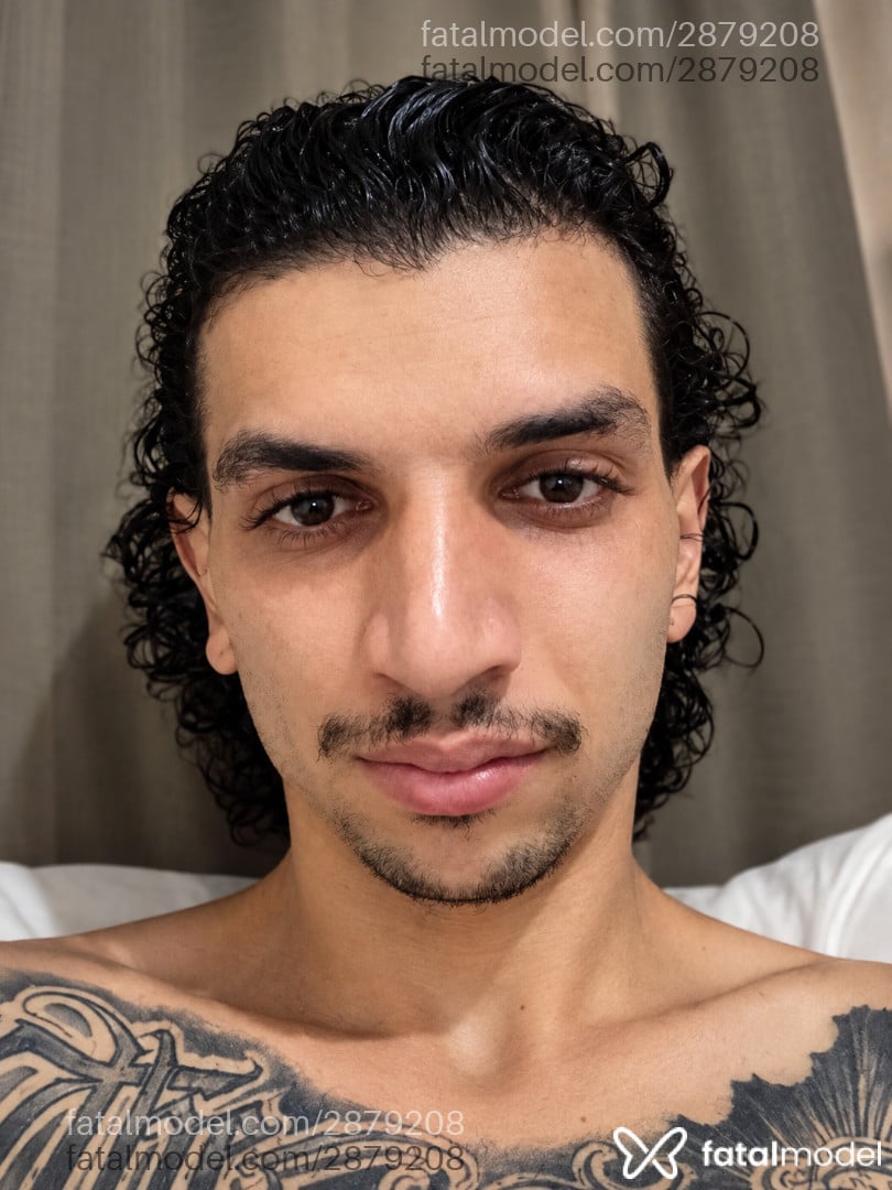 Acompanhante homem com cabelo castanho de olhos castanhos - Julio