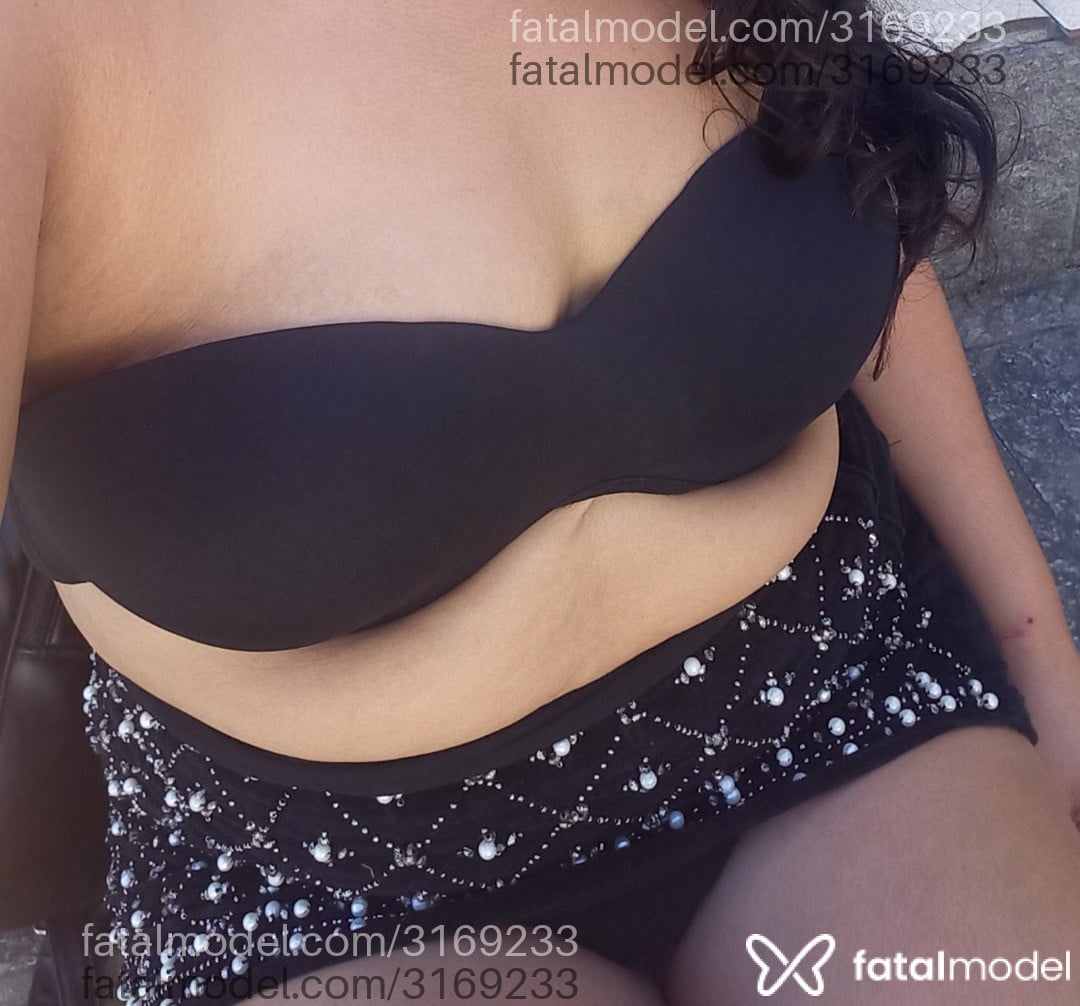 Acompanhante mulher morena (o) de olhos pretos - Laly