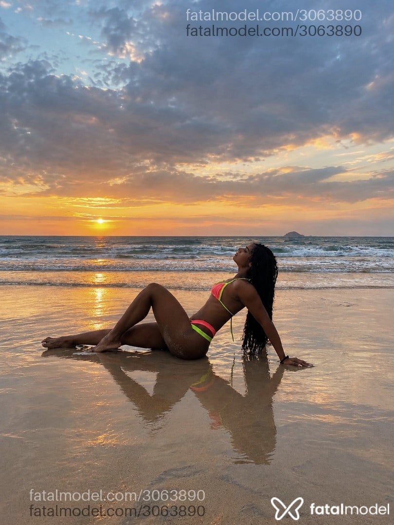 Acompanhante mulher trans morena (o) de olhos pretos - Luiza Lopes