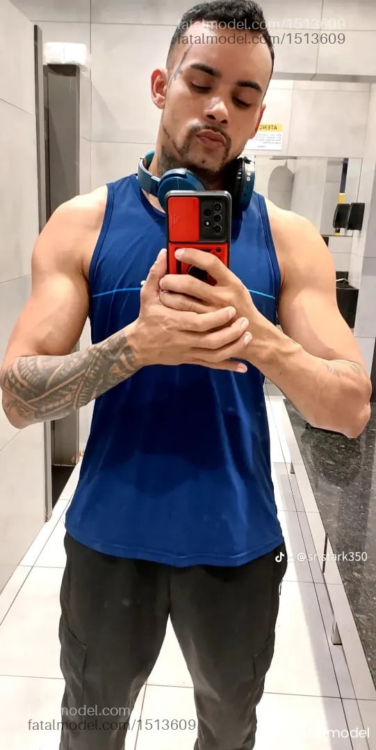 Acompanhante homem morena (o) de olhos pretos - Playsson stronda
