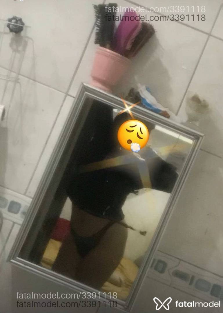 Acompanhante mulher trans morena (o) de olhos castanhos - Vitórya