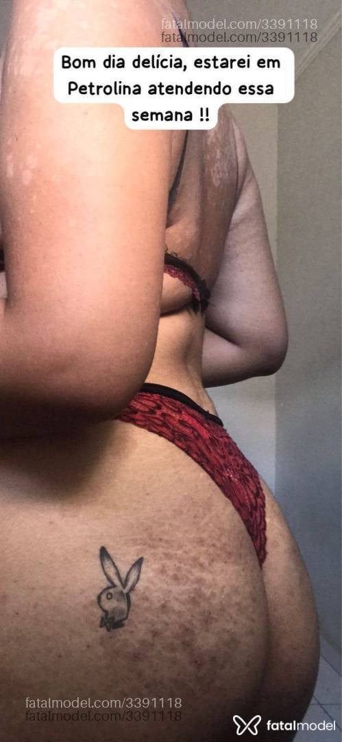Acompanhante mulher trans morena (o) de olhos castanhos - Vitórya
