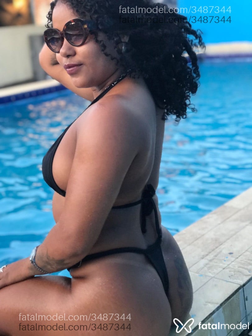 Acompanhante mulher morena (o) de olhos castanhos - Karolaine Silva