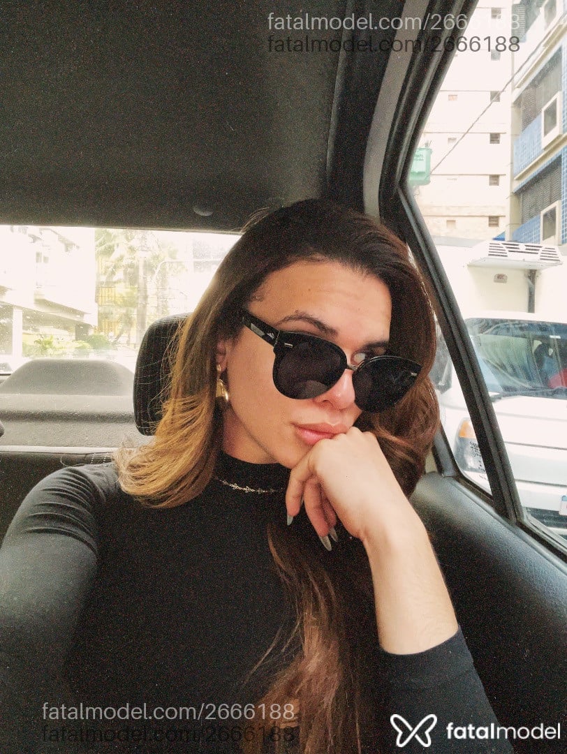 Acompanhante mulher trans loira (o) de olhos castanhos - Lorenny Mart