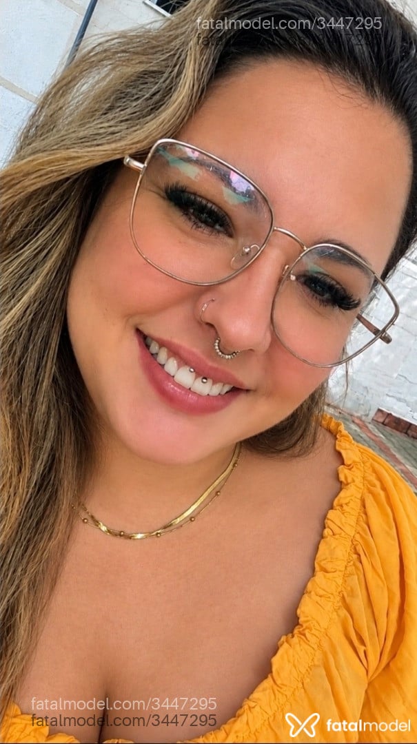 Acompanhante mulher loira (o) de olhos castanhos - Anny Costa