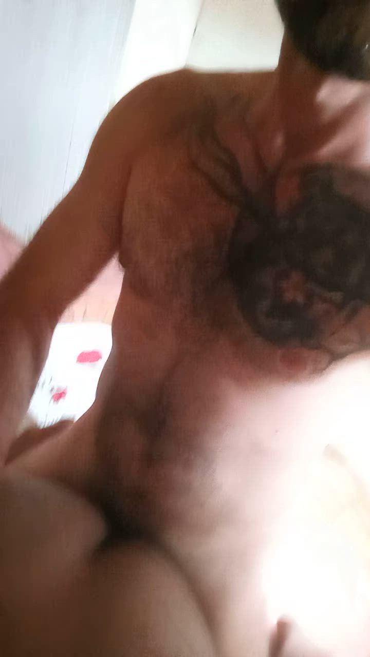 Acompanhante não-binário loira (o) de olhos castanhos - Passfaminto