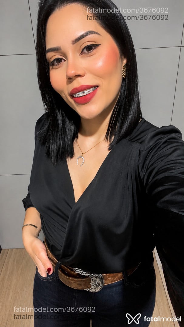 Acompanhante mulher morena (o) de olhos castanhos - Kalyta