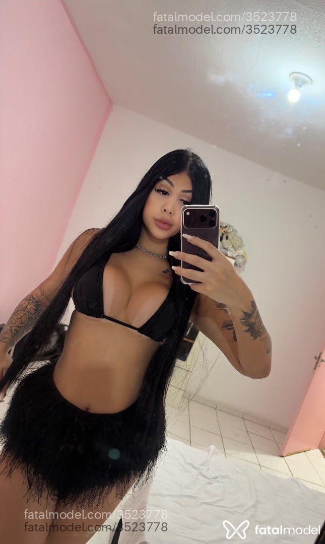 Acompanhante mulher trans morena (o) de olhos castanhos - Júlia Matias