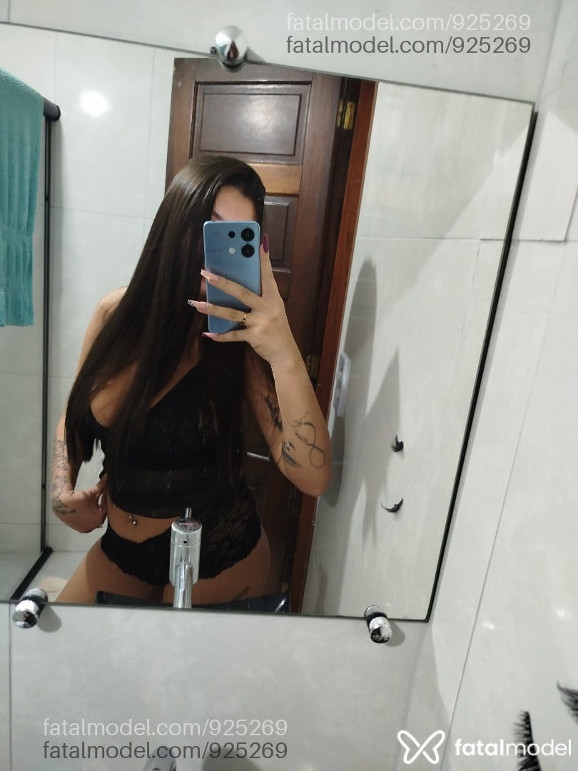 Acompanhante mulher com cabelo castanho de olhos castanhos - Luana Zarf