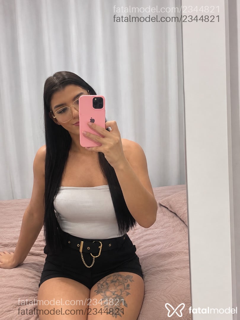 Acompanhante mulher trans morena (o) de olhos mel - Paloma