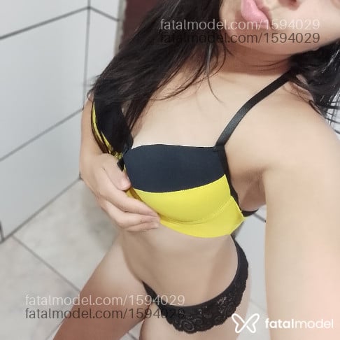 Acompanhante mulher com cabelo castanho de olhos castanhos - Laura