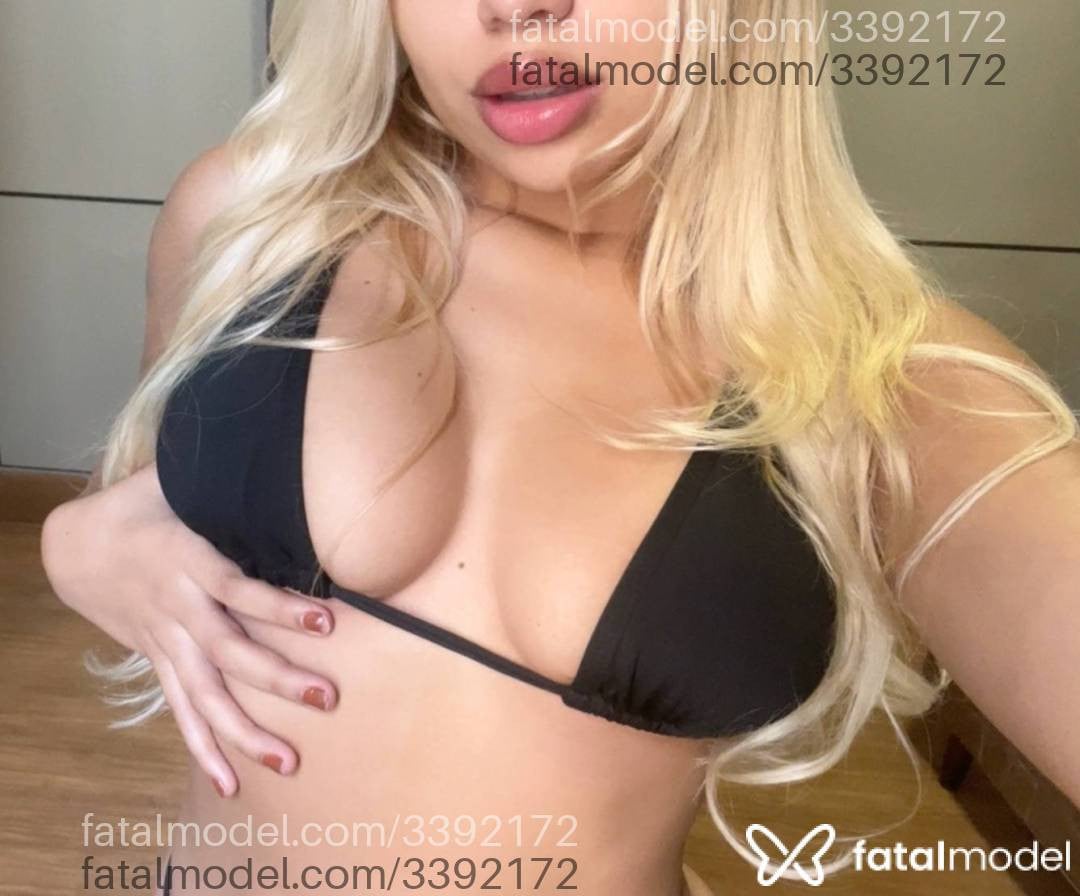 Acompanhante mulher loira (o) de olhos castanhos em Divinópolis - Júlia Magalhães
