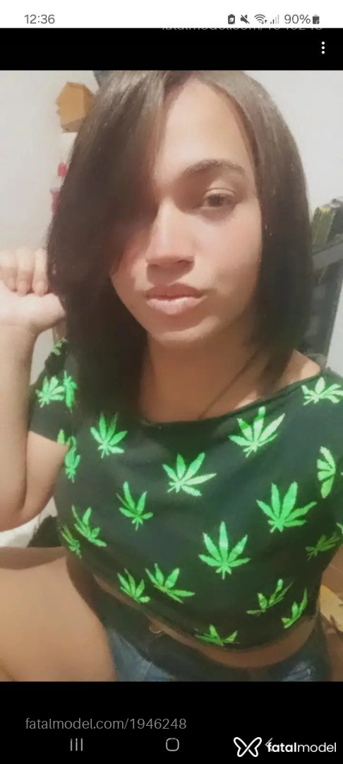Acompanhante mulher trans com cabelo castanho de olhos verdes - Patthy