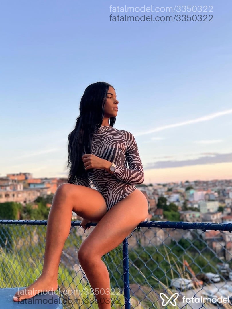 Acompanhante mulher trans morena (o) de olhos pretos - Vitoria Pacheco