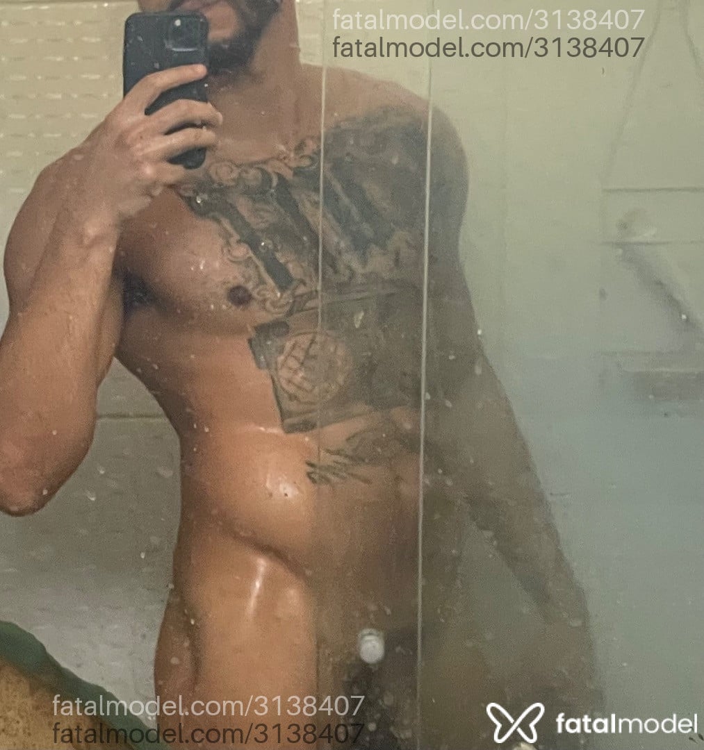 Acompanhante homem com cabelo castanho de olhos castanhos - Lucas Flores