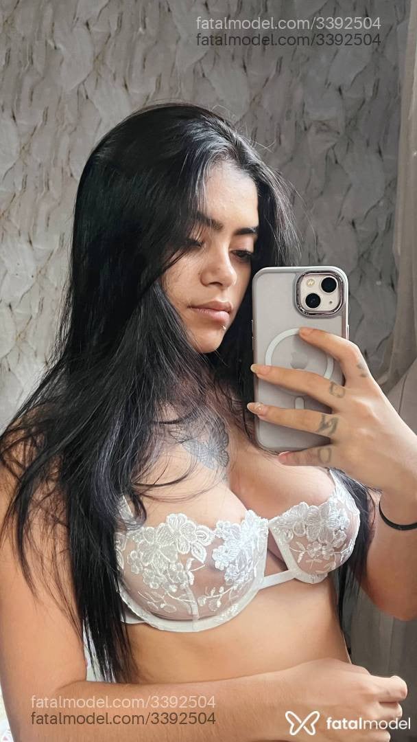Acompanhante mulher morena (o) de olhos pretos - Milena