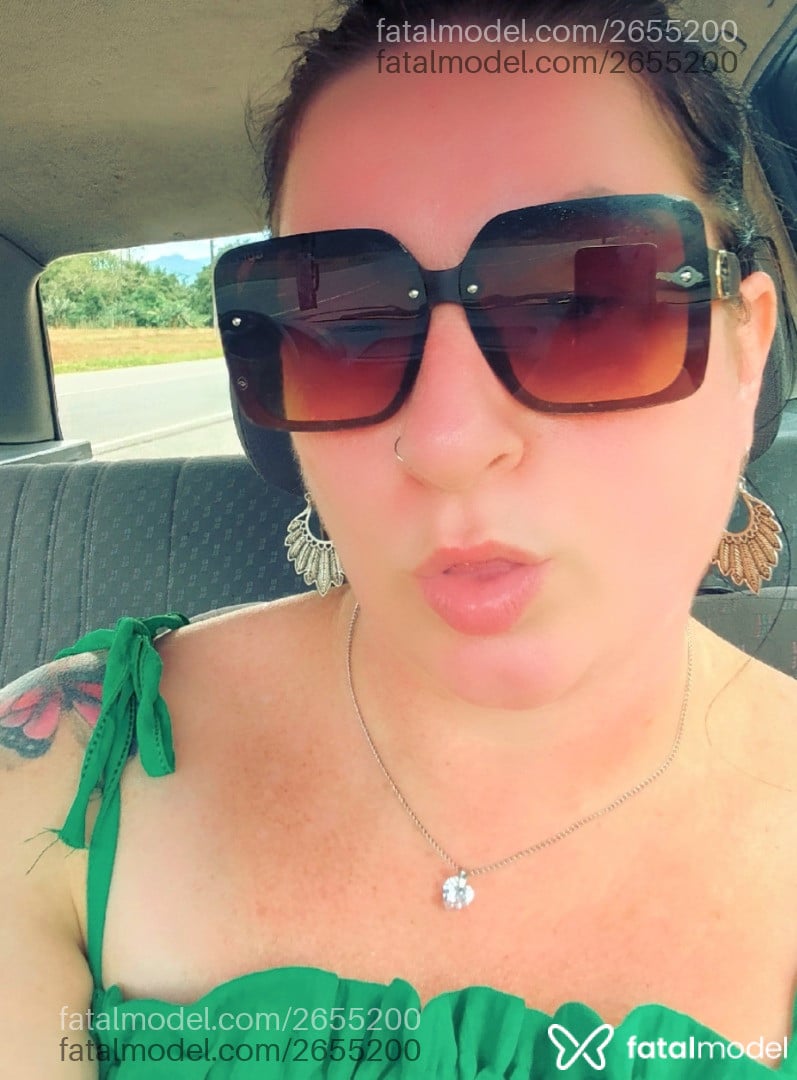 Acompanhante mulher morena (o) de olhos verdes - Ruby