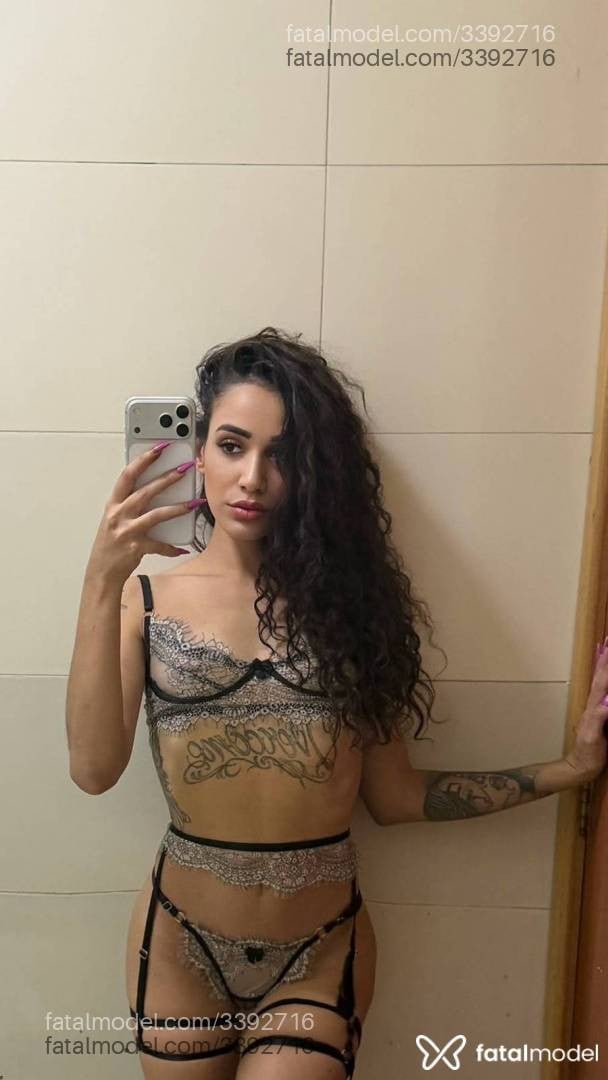 Acompanhante mulher morena (o) de olhos castanhos - Bia