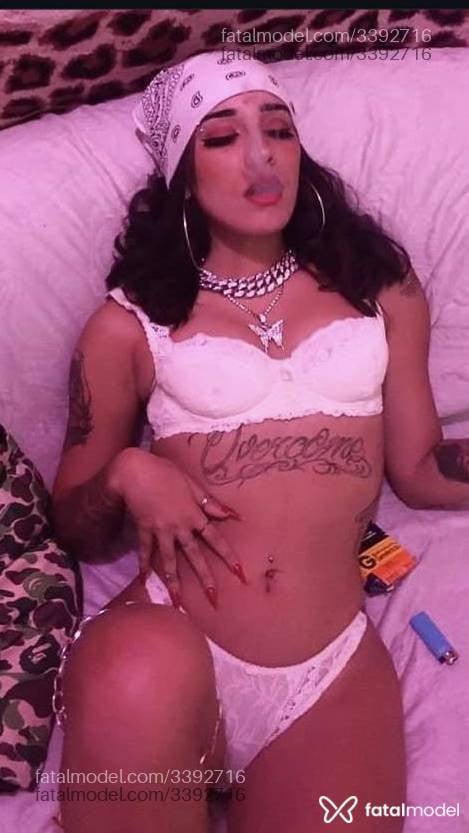 Acompanhante mulher morena (o) de olhos castanhos - Bia Bueno