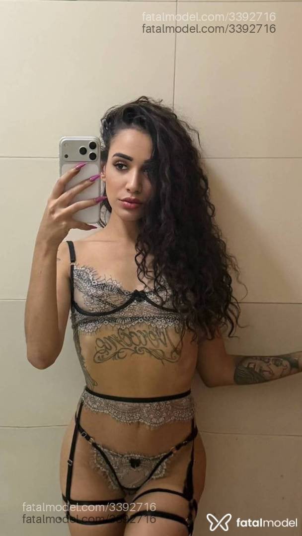 Acompanhante mulher morena (o) de olhos castanhos - Bia