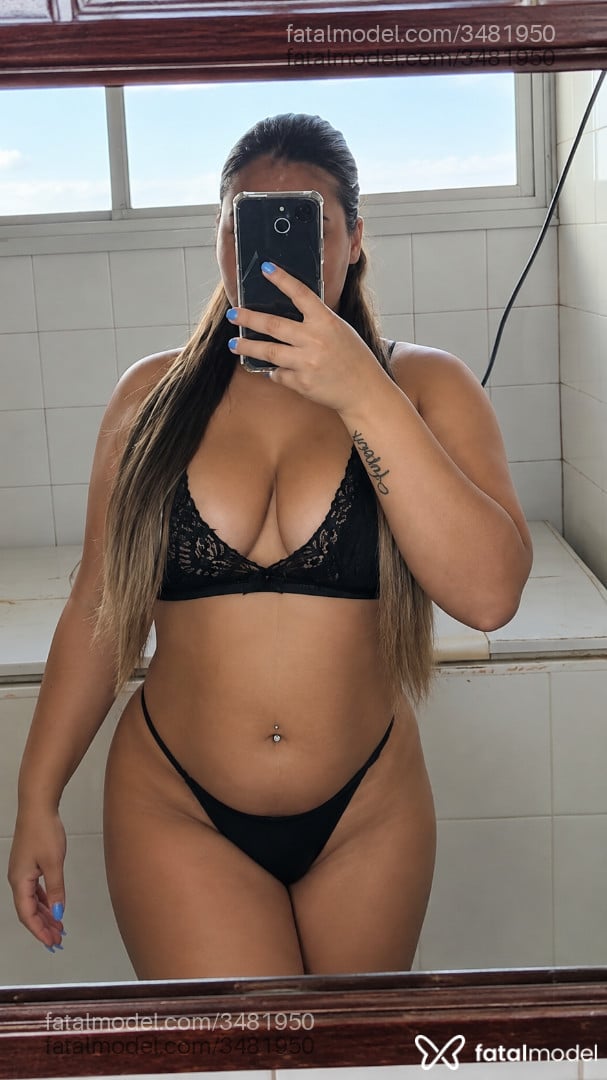 Acompanhante mulher morena (o) de olhos verdes - Soll