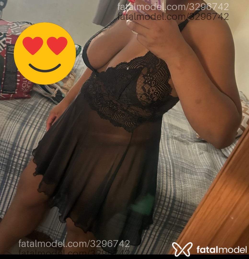 Acompanhante mulher com cabelo castanho de olhos castanhos - Bruna